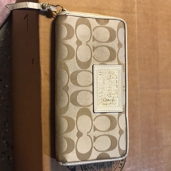 Coach wallet - Picture 1 of 4